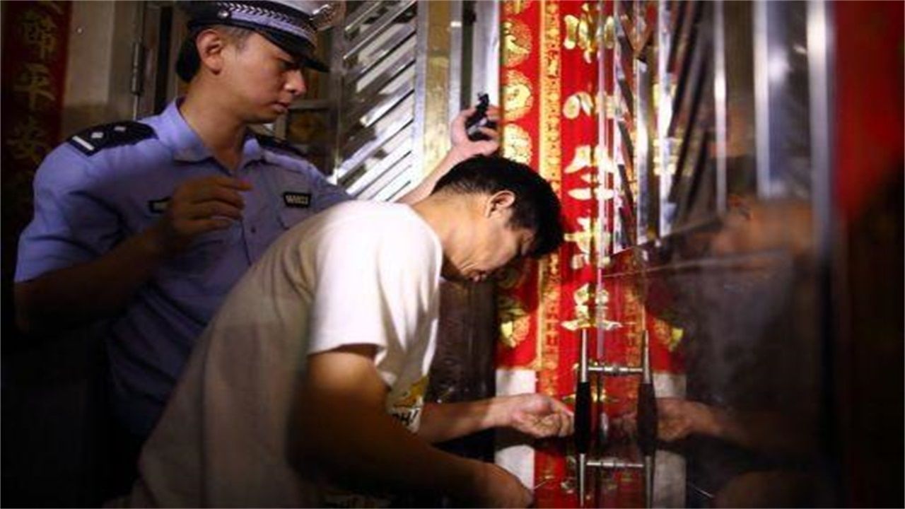 榆林请开锁师傅开了锁后，师傅为什么一般都不进门，就算主人请也不进去？